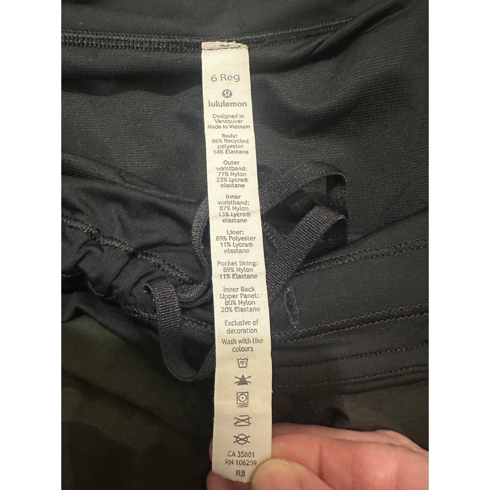 Lululemon Speed Up Short in the Heritage 365 Camo Deep Coal Multi Hotty Hot Sz 6 - Picture 3 of 8
